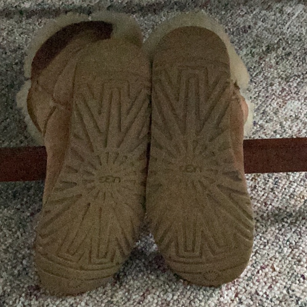 Ugg Bailey Button Size 8 - image 6
